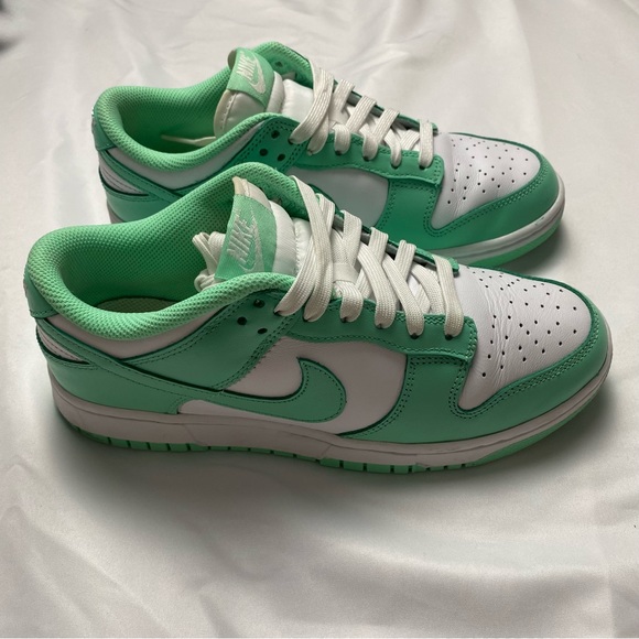 Nike Dunk Low Green Glow Women Sneaker - Picture 3 of 11